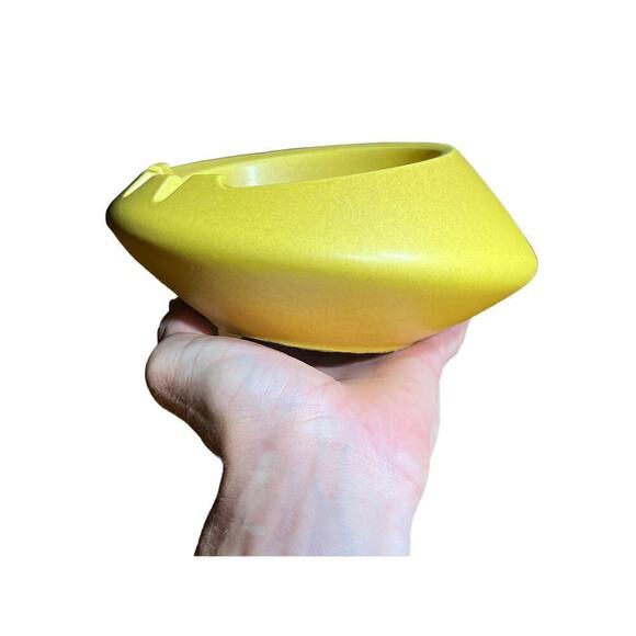 Vintage porcelain Hyalyn yellow ashtray. Retro.mcm. 12 USA. cork bottom.Bar.Home - Picture 5 of 7